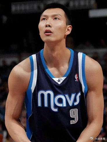 世界杯官方平台导航-亚洲球员NBA选秀顺位里，易建联6号顺位出道排名第二|德克-诺维茨基|密尔沃基雄鹿队|艾尔-霍福德|大前锋|小前锋_新浪体育_新浪新闻